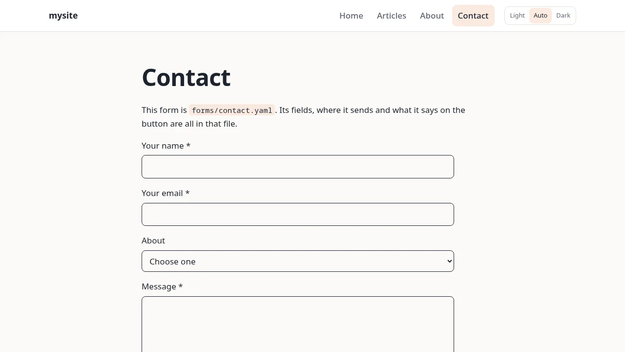 The contact page: fields for your name, your email, what it's about and a message